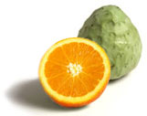 imagen de chirimoya con naranja partida por la mitda
